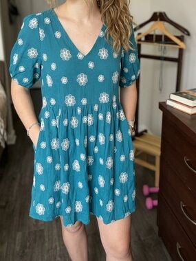 Pink Lily Floral V-Neck Puff Sleeve Dress tie in the back embroidered flowers.